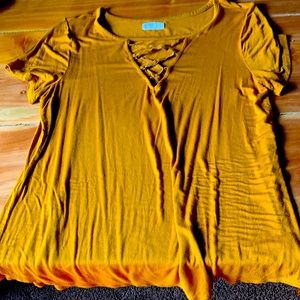 Mustard color tee maurices large